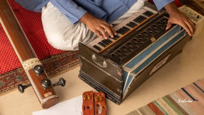Indian-Music-training-harmonium
