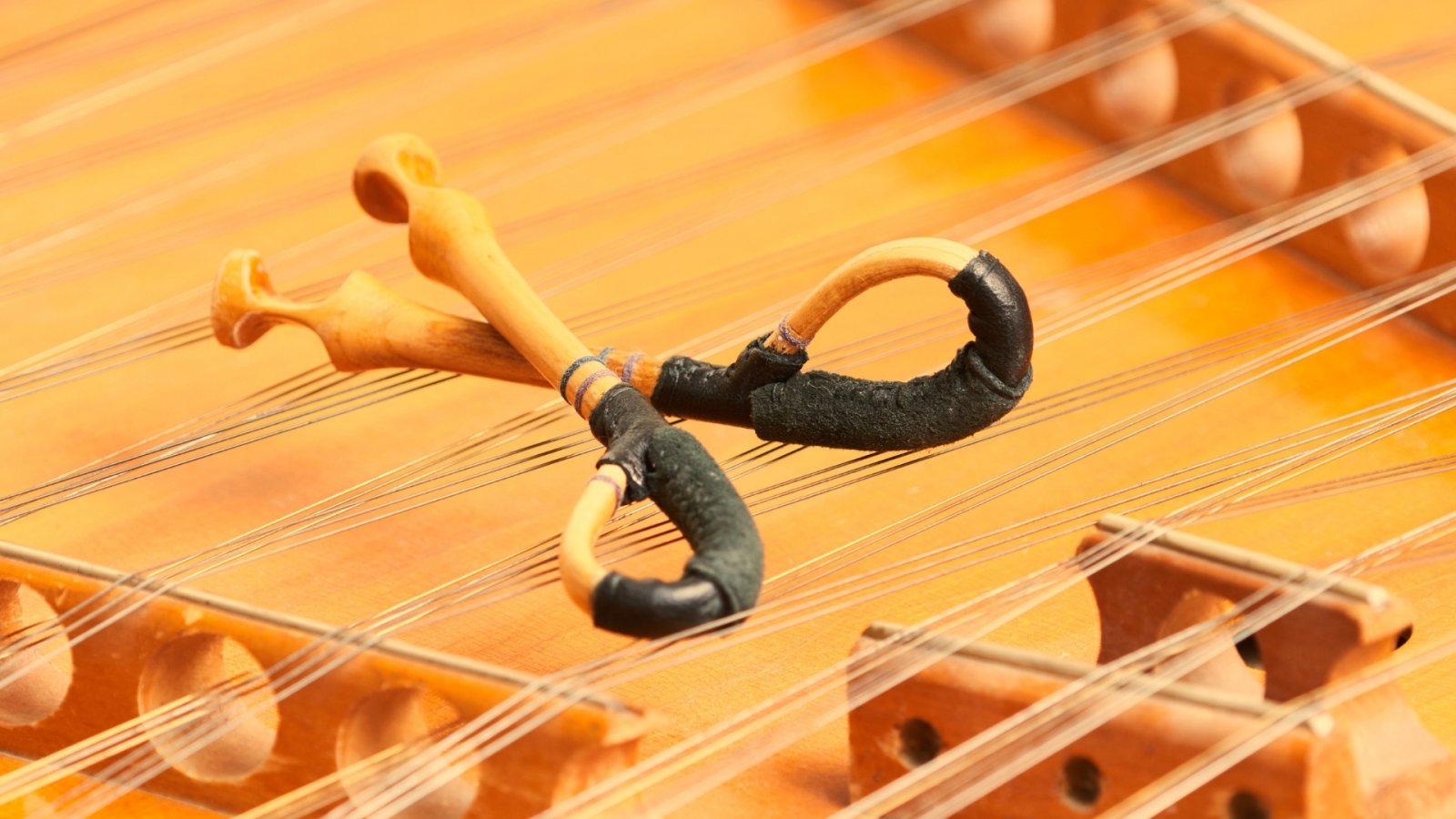 Santoor, Indian string instrument