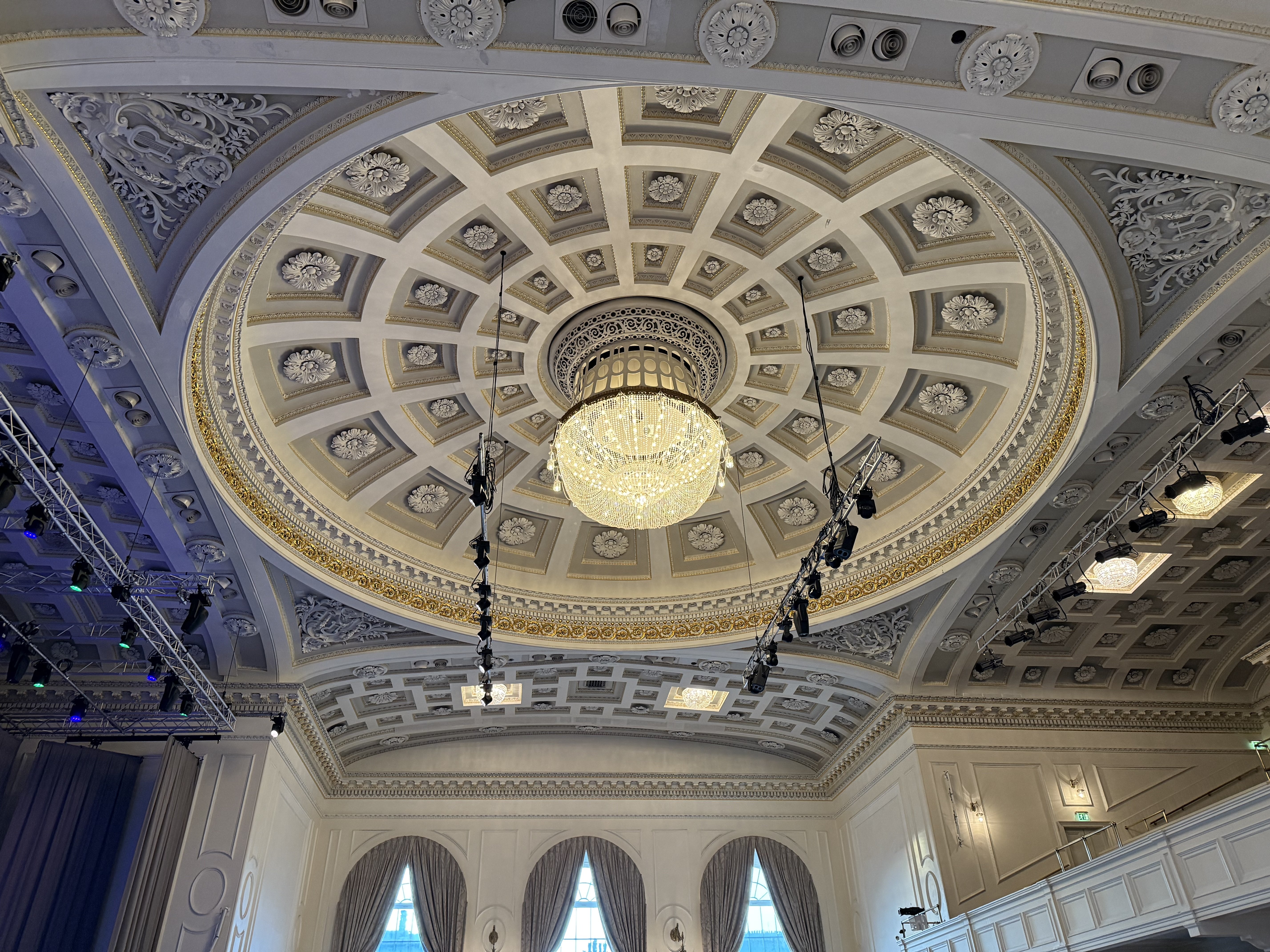 Assembly-Rooms-Edinburgh-chandelier
